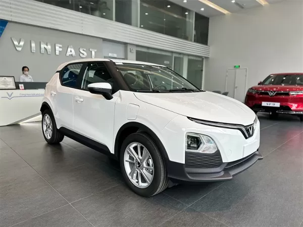 Dịch vụ thay kính chắn gió xe Vinfast VF5